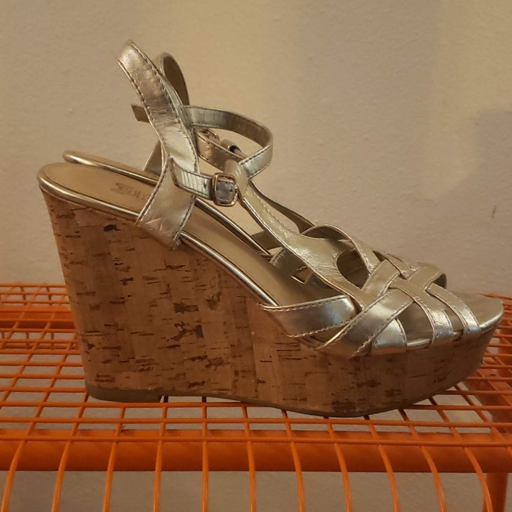 💥3/$10. Cork Wedges size 8